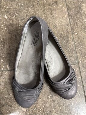 Cliffs by WHITE MOUNTAIN Metallic Gray Pleated Toe Ballet Flats, 8.5